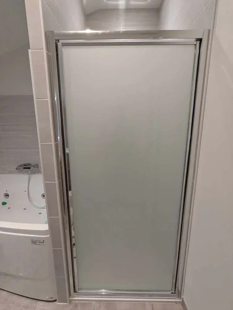 Film de discretion sur paroi porte douche effet givré après