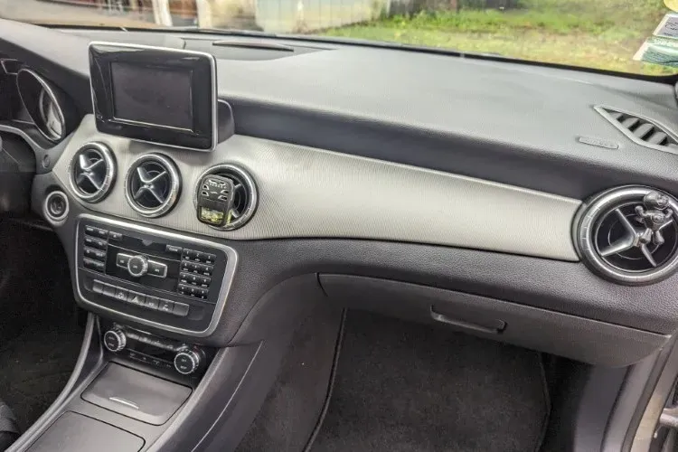 Covering tableau de bord à Saint-Claud-avant